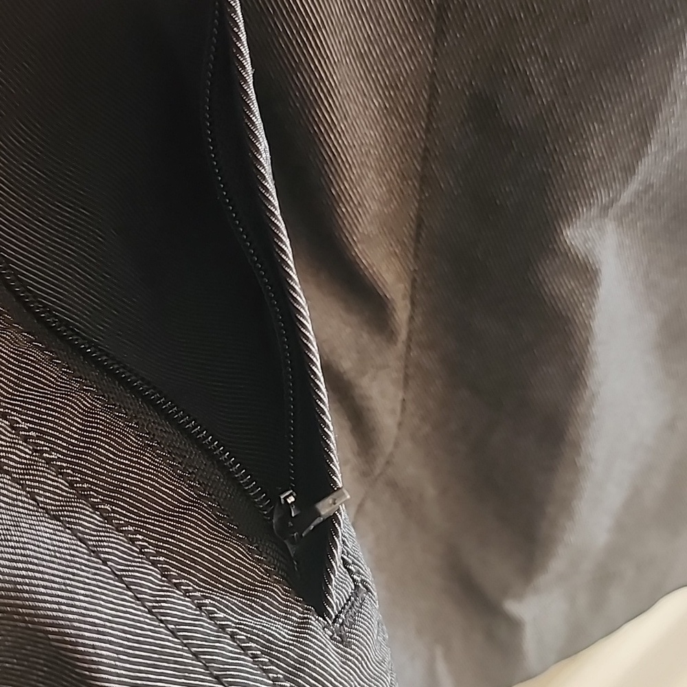 Greg Norman Men's Charcoal Black Shorts - Picture 3 of 13